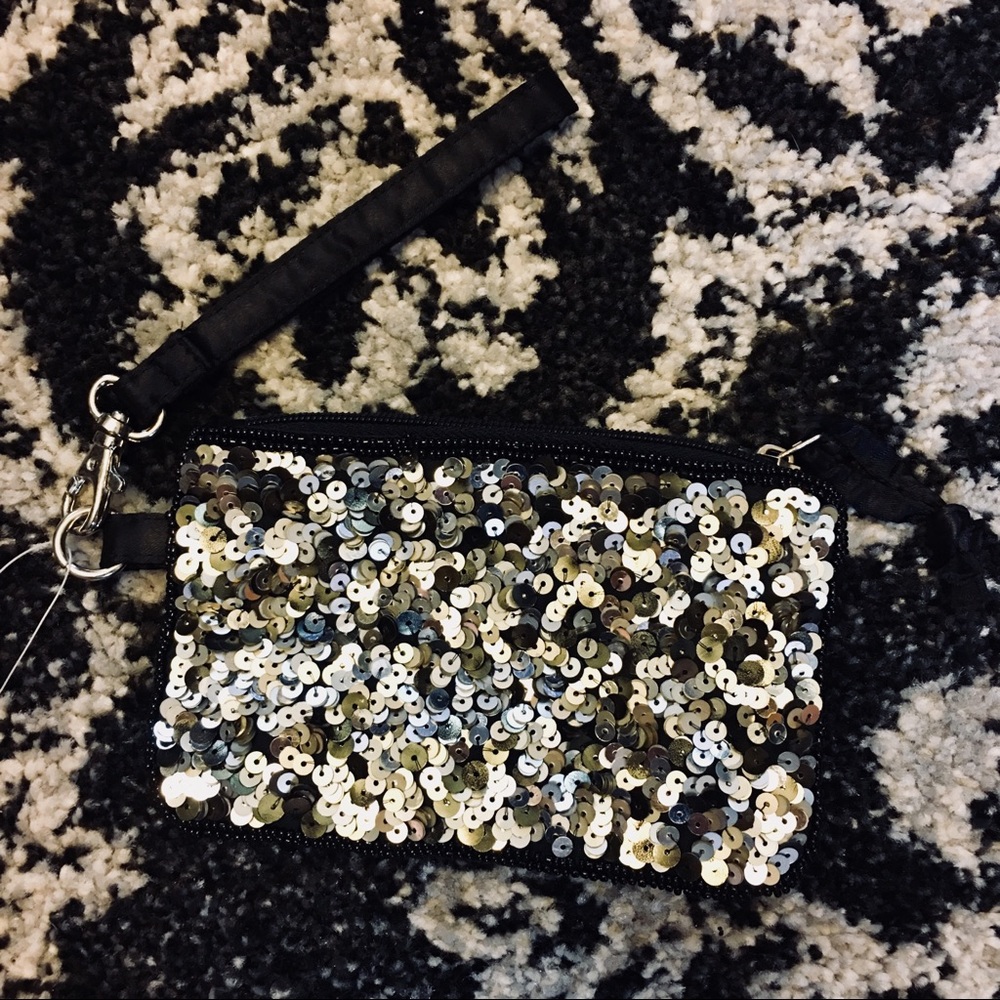 NWOT Buckle gold silver black sequins wristlet NEW